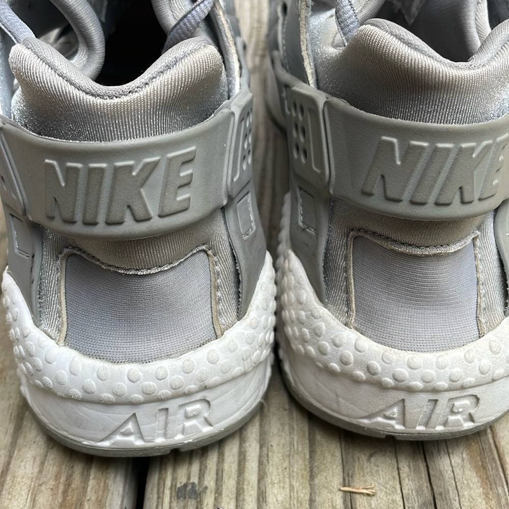Nike Huarache Run Silver/Gray Sneakers Size 9 - Picture 4 of 13